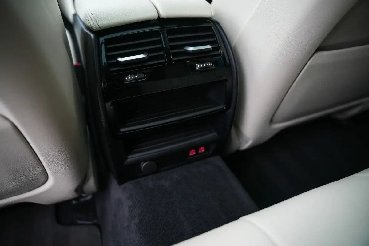 530e 293 pk Business Edition Plus M-Sportpakket / NL-Auto/ Laser-Koplamp/ Pano-Dak/ 89%SOH/ Leder/ Sport-Stoelen/ Stoel.Verw/ Camera/ Apple-Carplay/ 19''LMV
