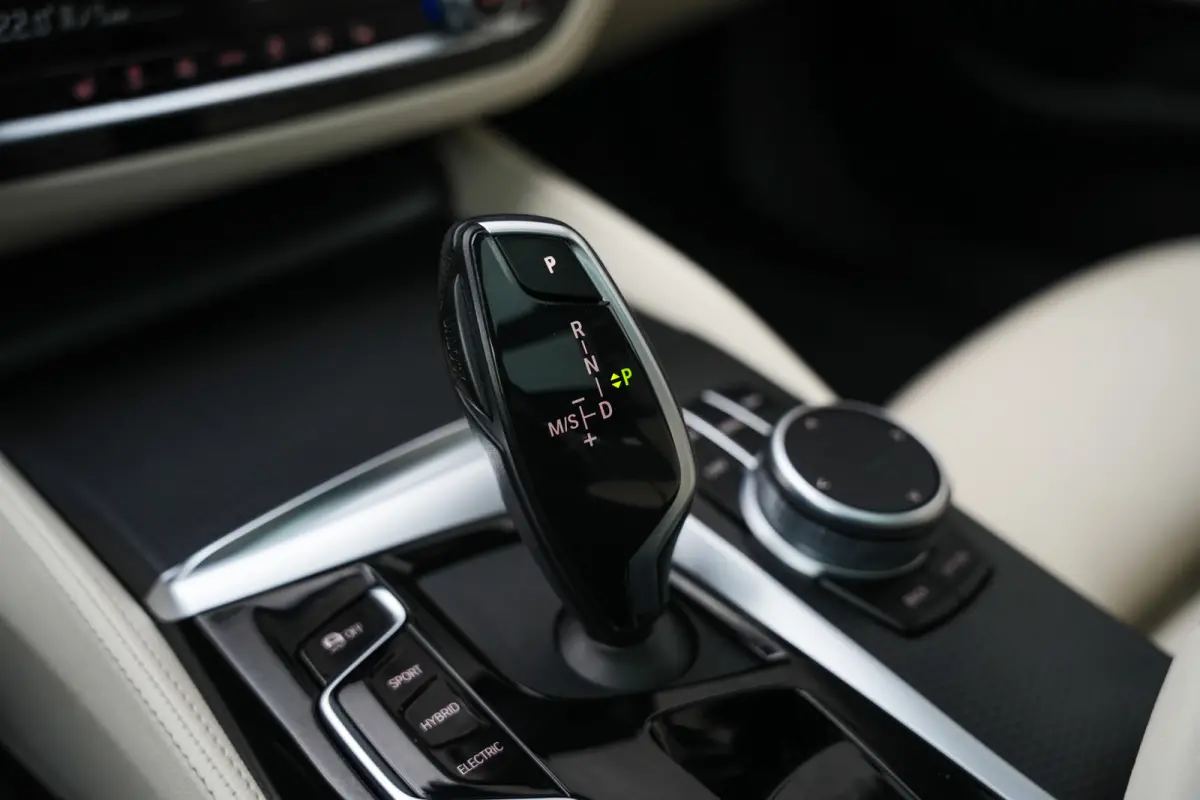 530e 293 pk Business Edition Plus M-Sportpakket / NL-Auto/ Laser-Koplamp/ Pano-Dak/ 89%SOH/ Leder/ Sport-Stoelen/ Stoel.Verw/ Camera/ Apple-Carplay/ 19''LMV