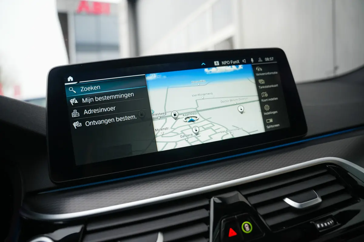 530e 293 pk Business Edition Plus M-Sportpakket / NL-Auto/ Laser-Koplamp/ Pano-Dak/ 89%SOH/ Leder/ Sport-Stoelen/ Stoel.Verw/ Camera/ Apple-Carplay/ 19''LMV