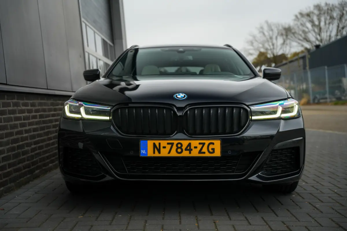 530e 293 pk Business Edition Plus M-Sportpakket / NL-Auto/ Laser-Koplamp/ Pano-Dak/ 89%SOH/ Leder/ Sport-Stoelen/ Stoel.Verw/ Camera/ Apple-Carplay/ 19''LMV