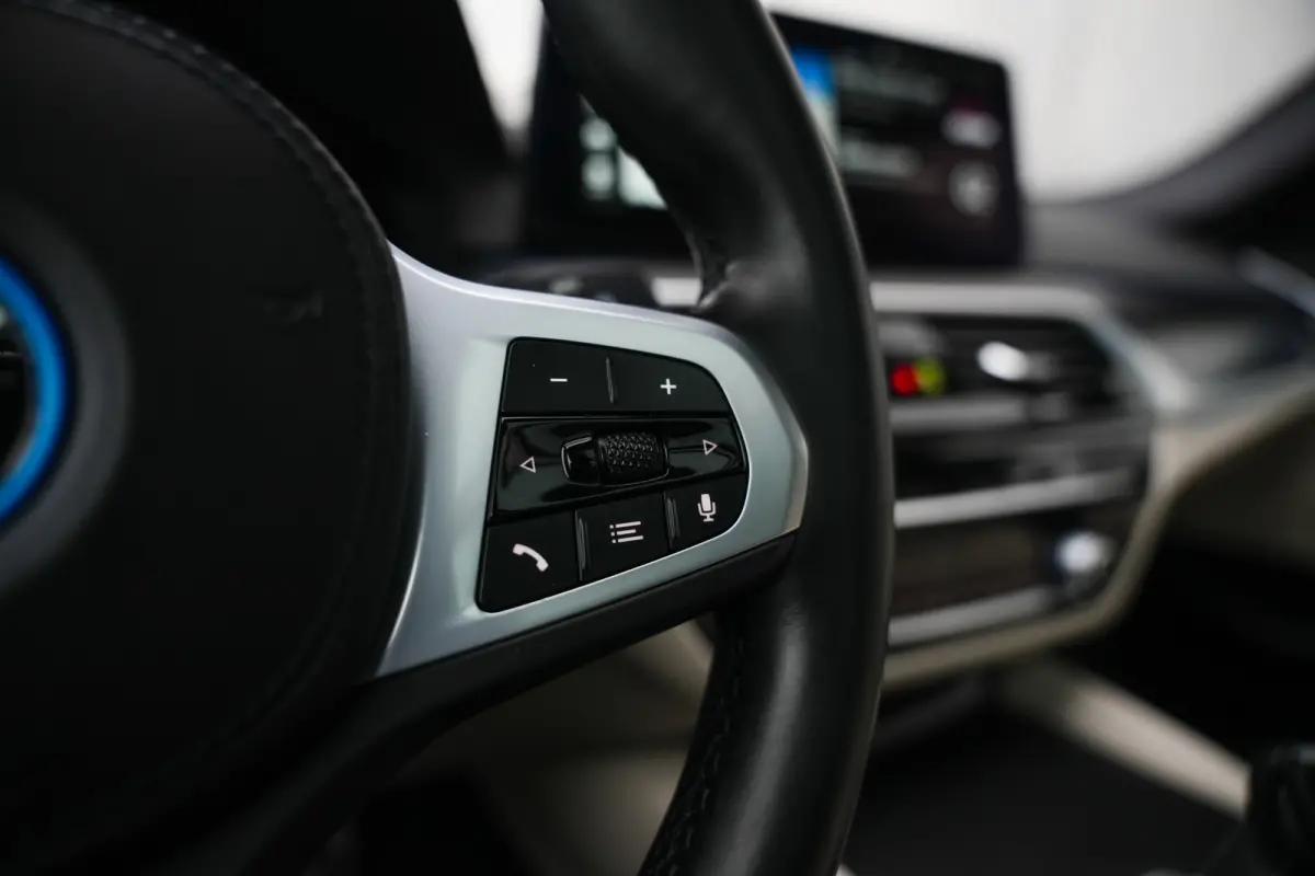 530e 293 pk Business Edition Plus M-Sportpakket / NL-Auto/ Laser-Koplamp/ Pano-Dak/ 89%SOH/ Leder/ Sport-Stoelen/ Stoel.Verw/ Camera/ Apple-Carplay/ 19''LMV