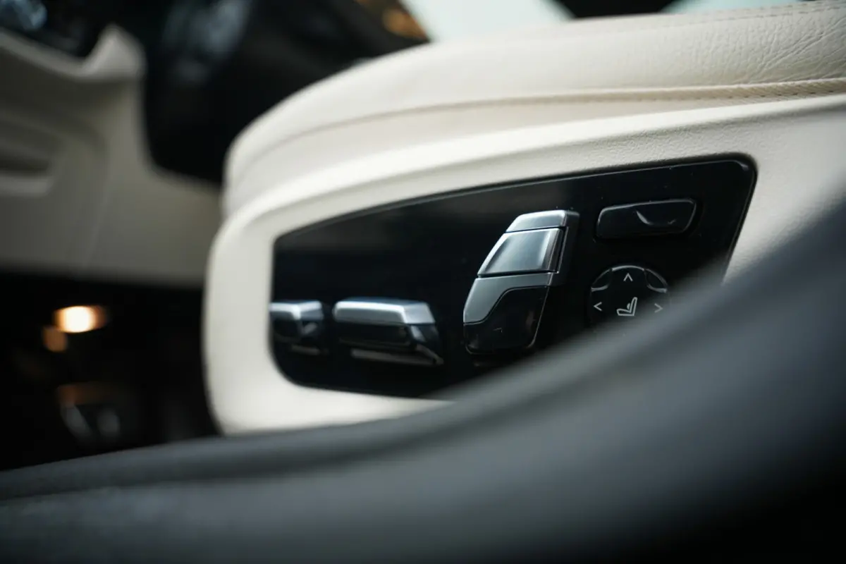 530e 293 pk Business Edition Plus M-Sportpakket / NL-Auto/ Laser-Koplamp/ Pano-Dak/ 89%SOH/ Leder/ Sport-Stoelen/ Stoel.Verw/ Camera/ Apple-Carplay/ 19''LMV
