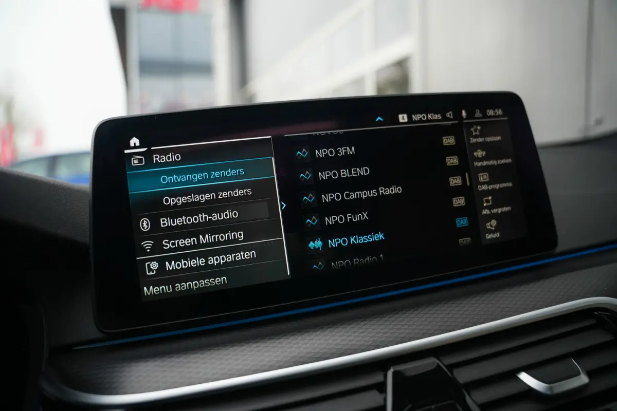530e 293 pk Business Edition Plus M-Sportpakket / NL-Auto/ Laser-Koplamp/ Pano-Dak/ 89%SOH/ Leder/ Sport-Stoelen/ Stoel.Verw/ Camera/ Apple-Carplay/ 19''LMV