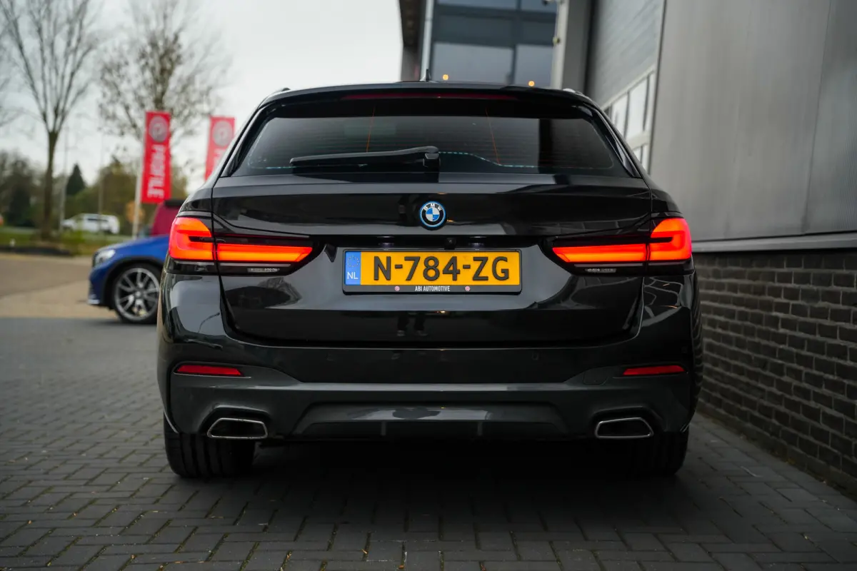 530e 293 pk Business Edition Plus M-Sportpakket / NL-Auto/ Laser-Koplamp/ Pano-Dak/ 89%SOH/ Leder/ Sport-Stoelen/ Stoel.Verw/ Camera/ Apple-Carplay/ 19''LMV