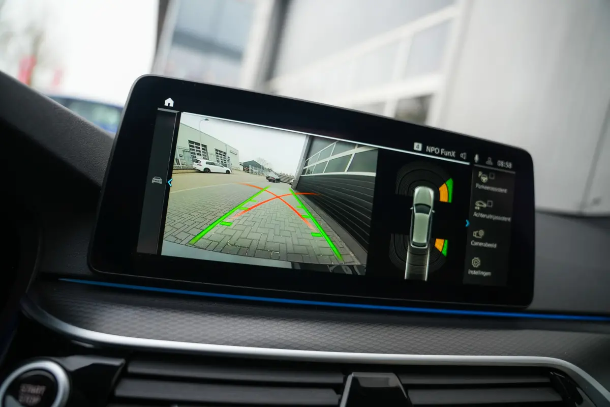 530e 293 pk Business Edition Plus M-Sportpakket / NL-Auto/ Laser-Koplamp/ Pano-Dak/ 89%SOH/ Leder/ Sport-Stoelen/ Stoel.Verw/ Camera/ Apple-Carplay/ 19''LMV