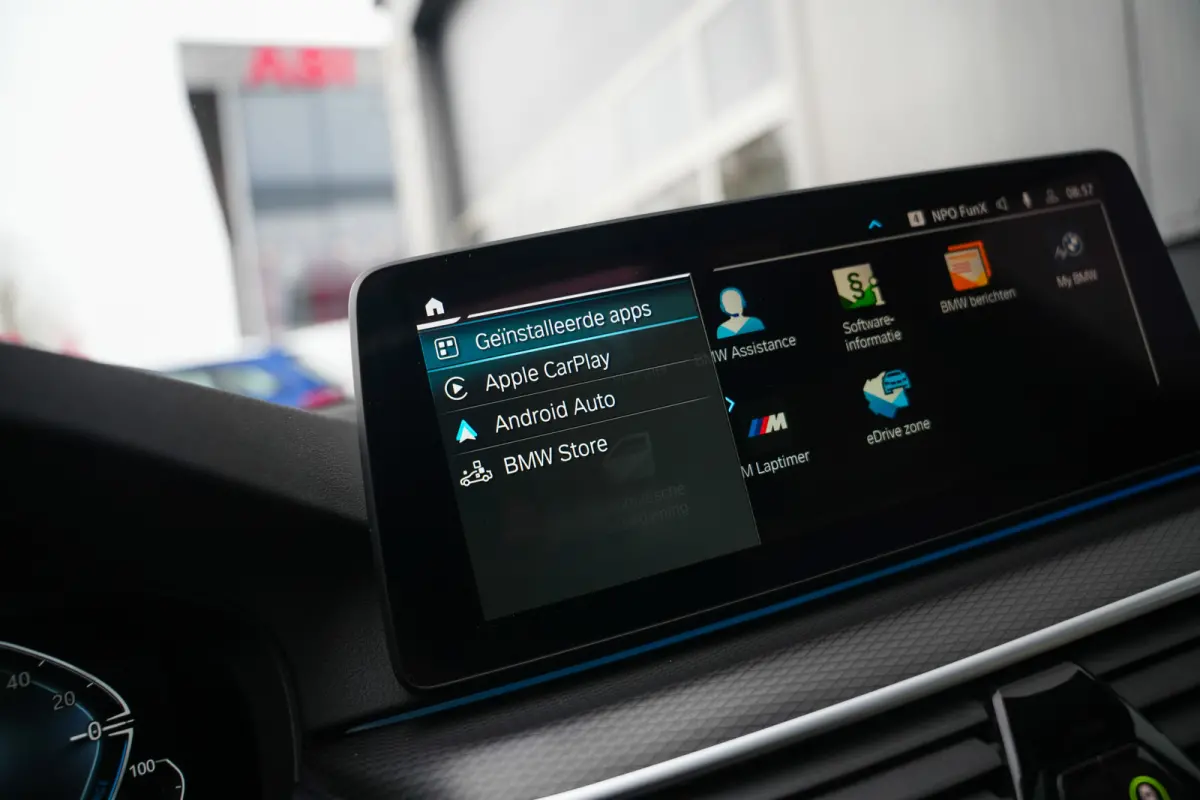 530e 293 pk Business Edition Plus M-Sportpakket / NL-Auto/ Laser-Koplamp/ Pano-Dak/ 89%SOH/ Leder/ Sport-Stoelen/ Stoel.Verw/ Camera/ Apple-Carplay/ 19''LMV