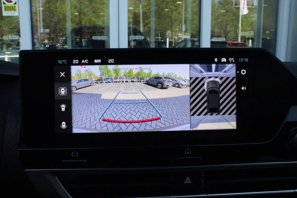 C4 1.2 HYbrid 145PK MAX | HEAD UP DISPLAY | CAMERA VOOR + ACHTER | NAVIGATIE | DRAADLOZE TELEFOONLADER | FULL LED KOPLAMPEN | DRAADLOZE APPLE CARPLAY/ANDROID AUTO | 18" LICHTMETALEN VELGEN |