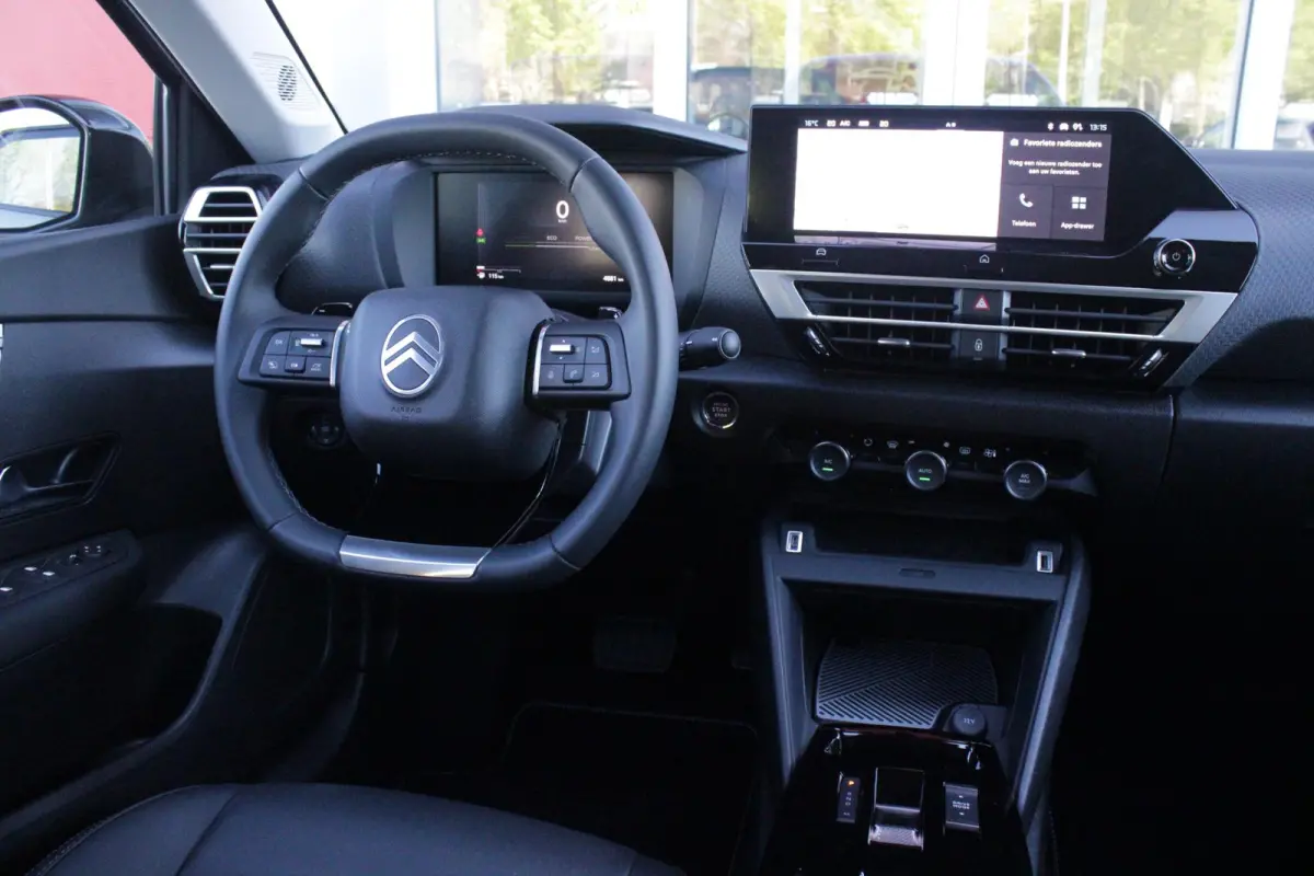 C4 1.2 HYbrid 145PK MAX | HEAD UP DISPLAY | CAMERA VOOR + ACHTER | NAVIGATIE | DRAADLOZE TELEFOONLADER | FULL LED KOPLAMPEN | DRAADLOZE APPLE CARPLAY/ANDROID AUTO | 18" LICHTMETALEN VELGEN |