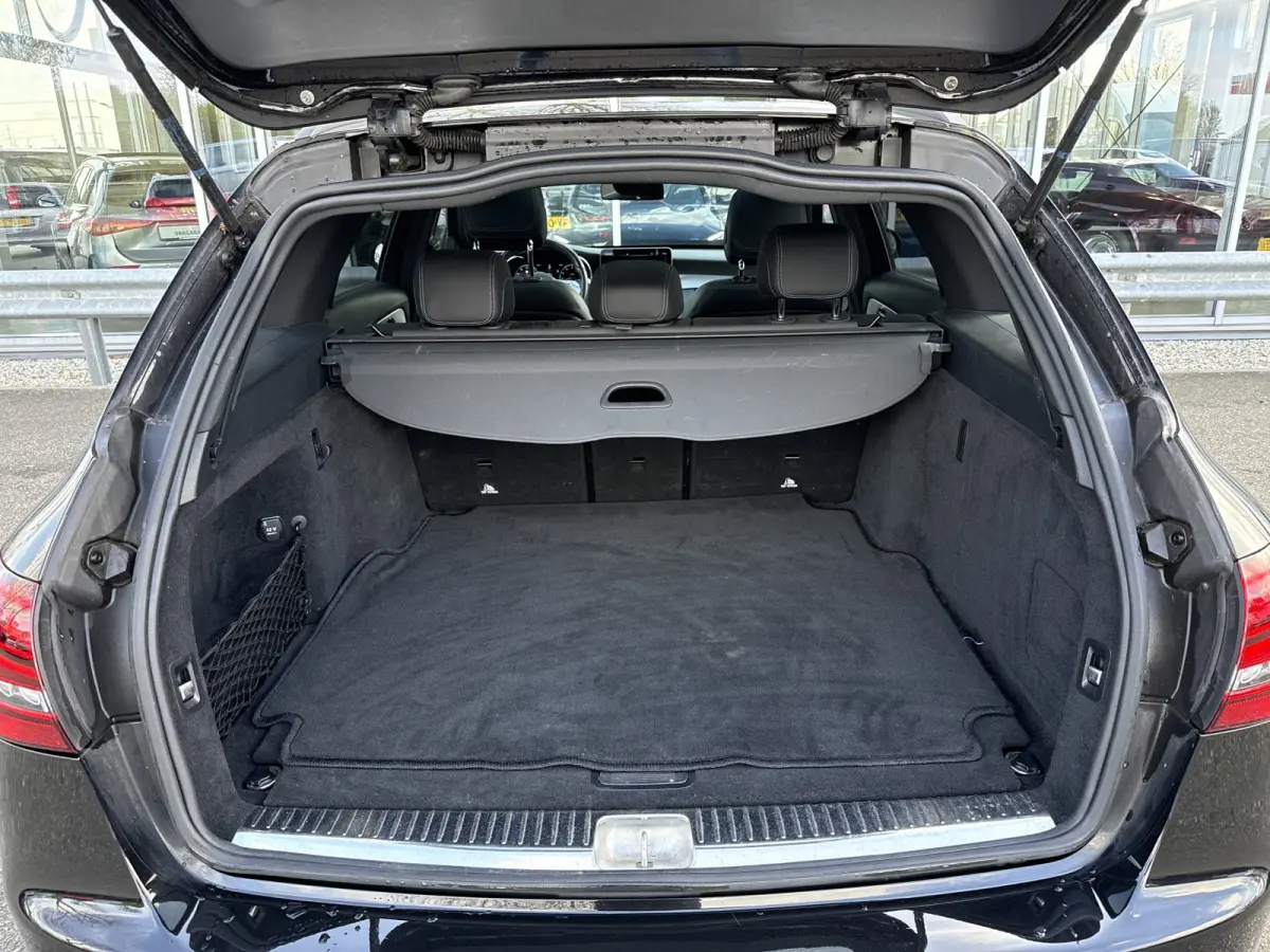180 Business Solution AMG | NL-auto | BTW | Pano | Leder | Trekhaak | Sfeerverlichting