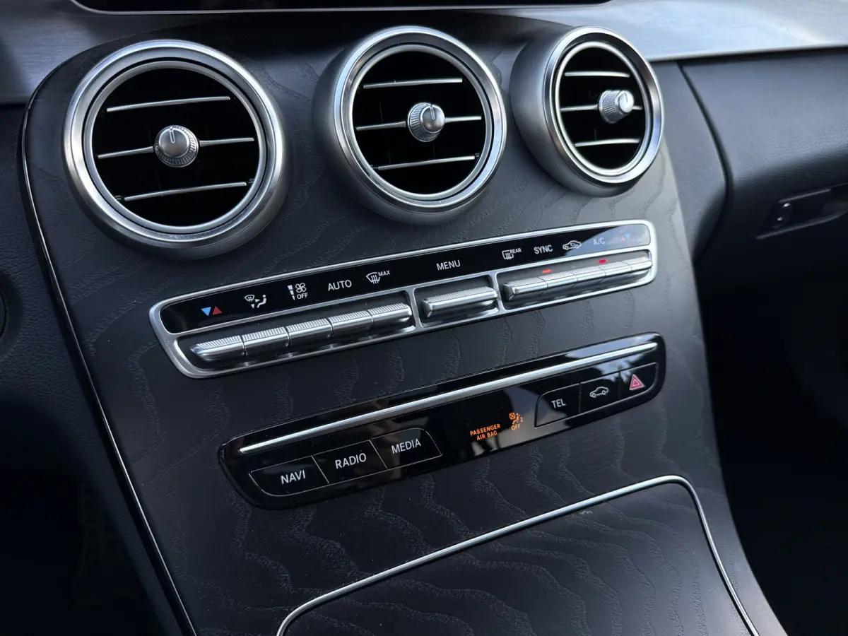 180 Business Solution AMG | NL-auto | BTW | Pano | Leder | Trekhaak | Sfeerverlichting
