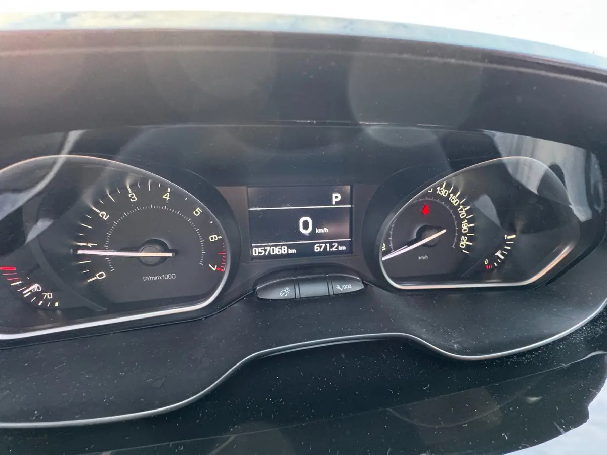 1.2 PureTech Allure / Navi / Cruise / Carplay / 57000 km !.