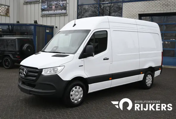 320 RWD L2H2 Pro 81kWh Snellader, Navigatie, Trekhaak, Winterpakket, Etc.