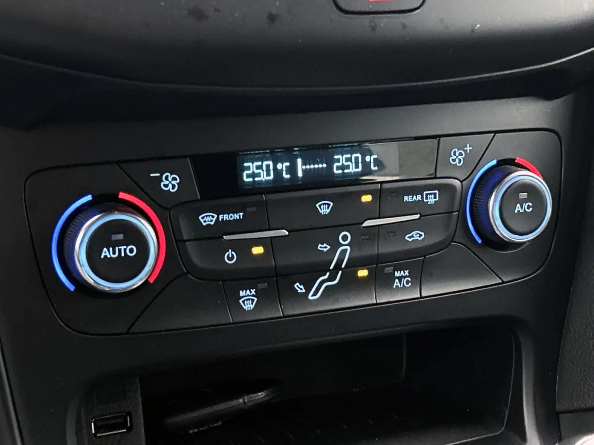 2.3 RS(Goed OnderH, Schaalstoelen, Camera, AirTec, Navi, Climate Con, Parkeersensoren, Navi, Etc)