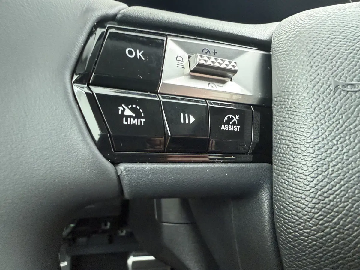 Performance Line - | 6 voudig elektrisch verstelbare passagiersstoel | Achteruitrijcamera | Pack Tech