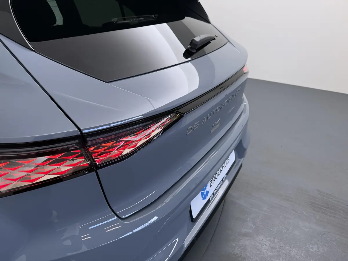 Performance Line - | 6 voudig elektrisch verstelbare passagiersstoel | Achteruitrijcamera | Pack Tech
