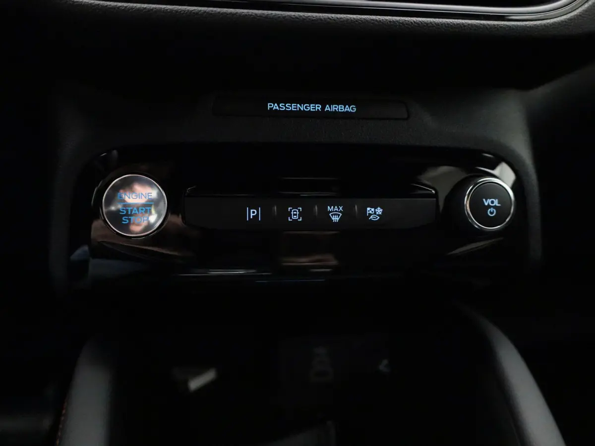 Kuga 2.5 PHEV ST-Line | CRUISE CONTROL | WINTER PAKKET | ACHTERUITRIJCAMERA | ACHTERSTOELEN VERWARMD | APPLE CARPLAY / ANDROID AUTO |