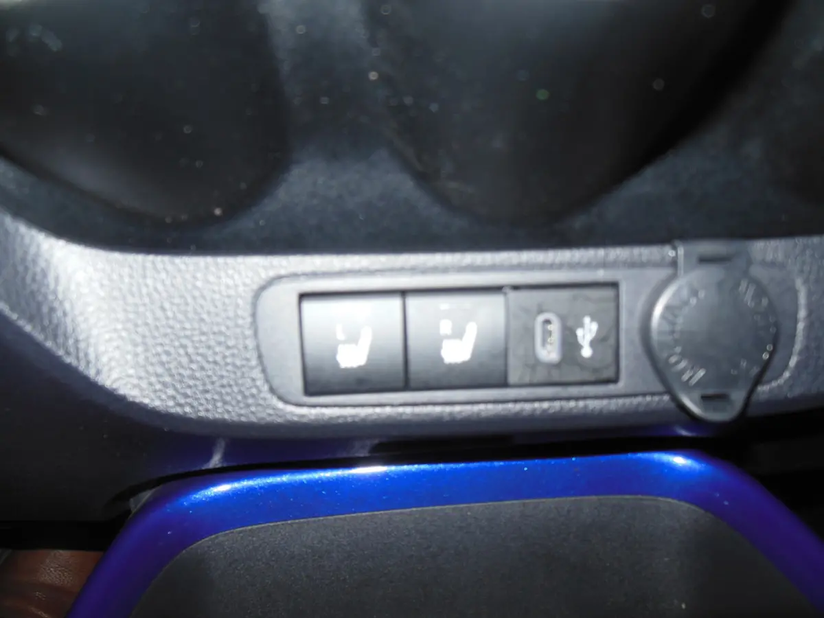 1.0 VVT-i MT Envy 2025 carplay android