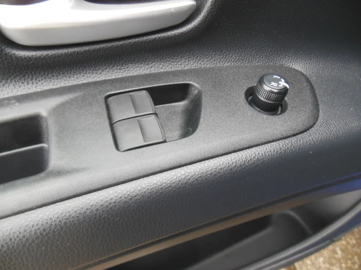 1.0 VVT-i MT Envy 2025 carplay android