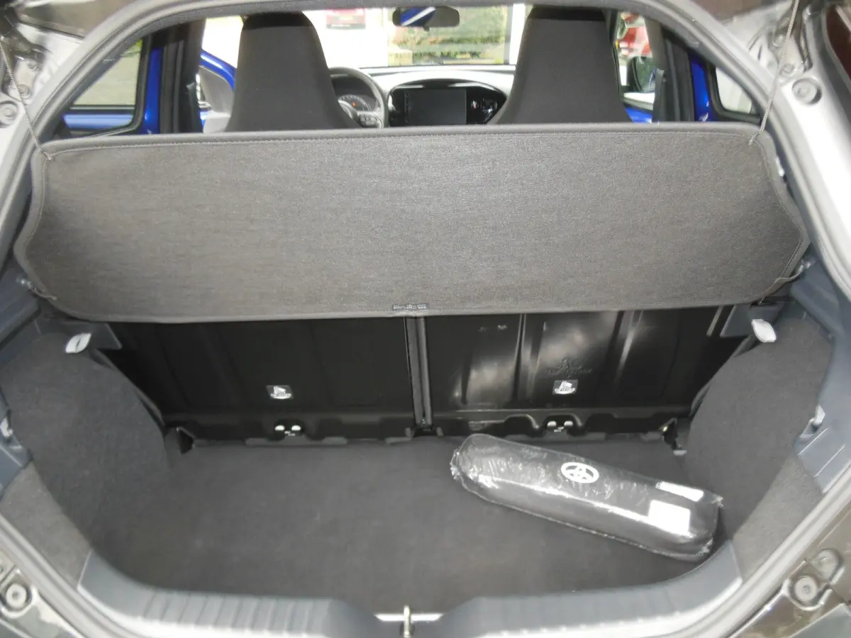 1.0 VVT-i MT Envy 2025 carplay android