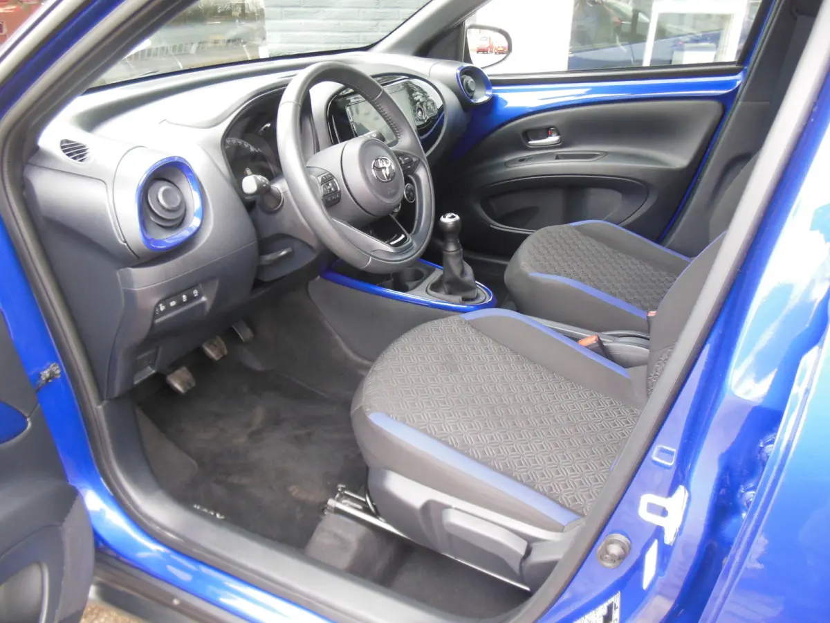 1.0 VVT-i MT Envy 2025 carplay android