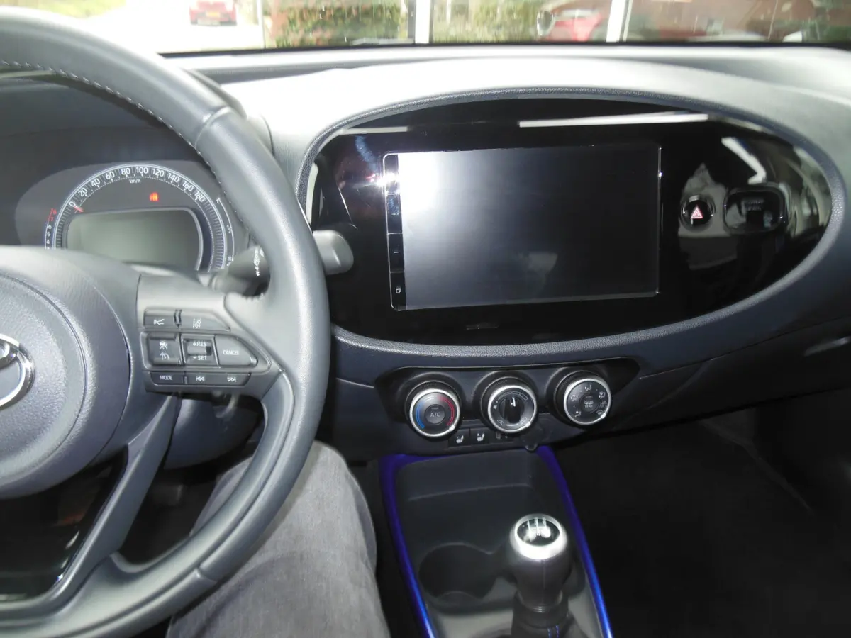 1.0 VVT-i MT Envy 2025 carplay android