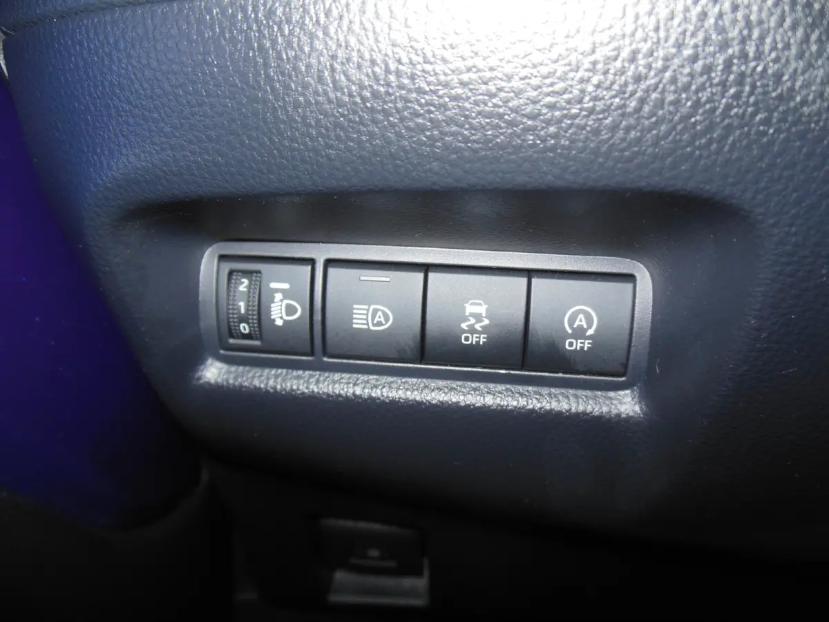 1.0 VVT-i MT Envy 2025 carplay android