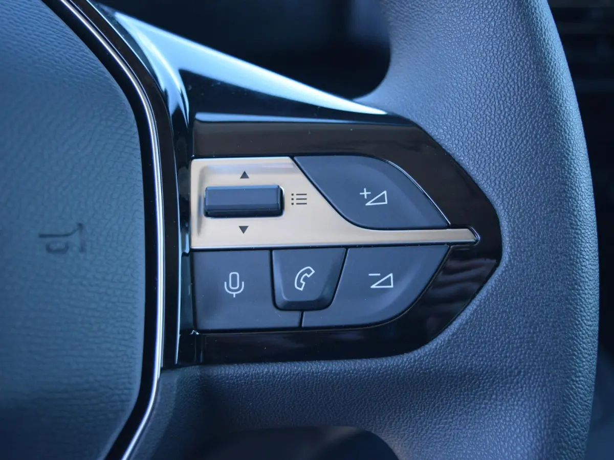 L1 50 kWh | warmtepomp | achteruitrijcamera | Apple Carplay/Android Auto | betimmering | Eco LED koplampen | Comfort stoel | rijklaarprijs