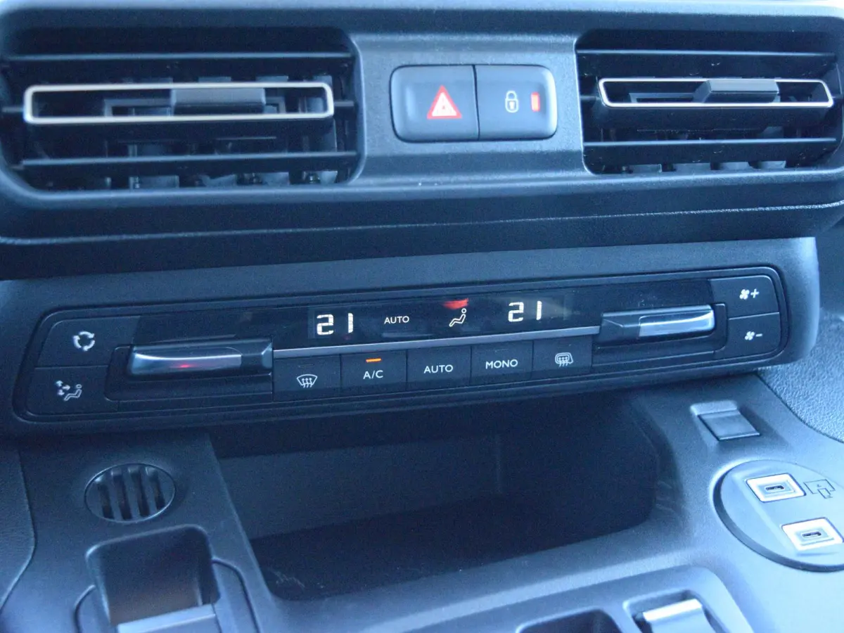 L1 50 kWh | warmtepomp | achteruitrijcamera | Apple Carplay/Android Auto | betimmering | Eco LED koplampen | Comfort stoel | rijklaarprijs