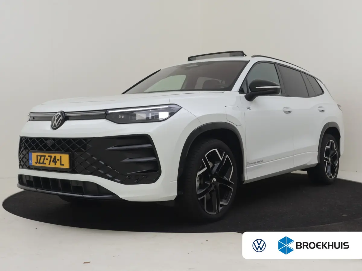 1.5 eHybrid R-Line Edition | Black Edition | Panoramadak | Trekhaak l Leder l Harman & Kardon l Massage l Ventilatie en verwarmde stoelen l Memory l Pano Dak l