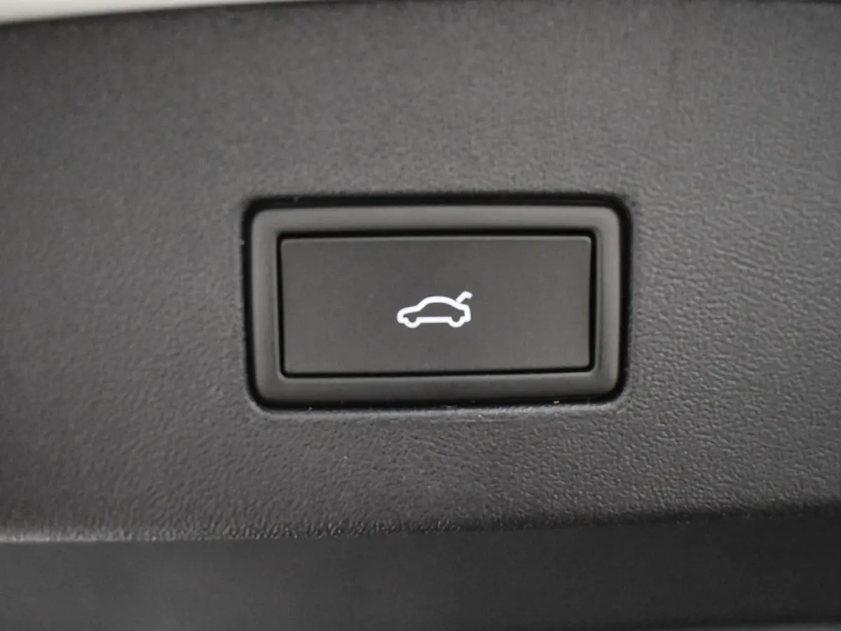 1.5 eHybrid R-Line Edition | Black Edition | Panoramadak | Trekhaak l Leder l Harman & Kardon l Massage l Ventilatie en verwarmde stoelen l Memory l Pano Dak l