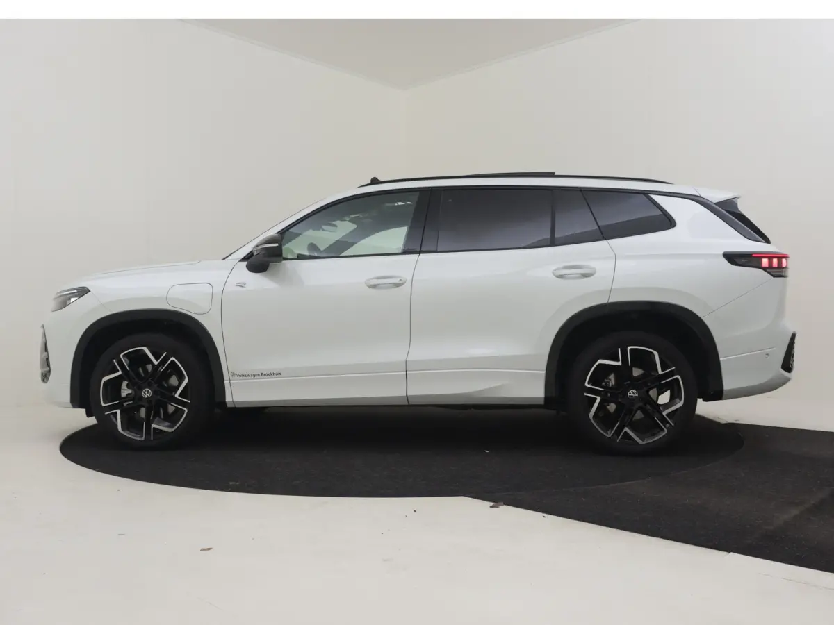 1.5 eHybrid R-Line Edition | Black Edition | Panoramadak | Trekhaak l Leder l Harman & Kardon l Massage l Ventilatie en verwarmde stoelen l Memory l Pano Dak l