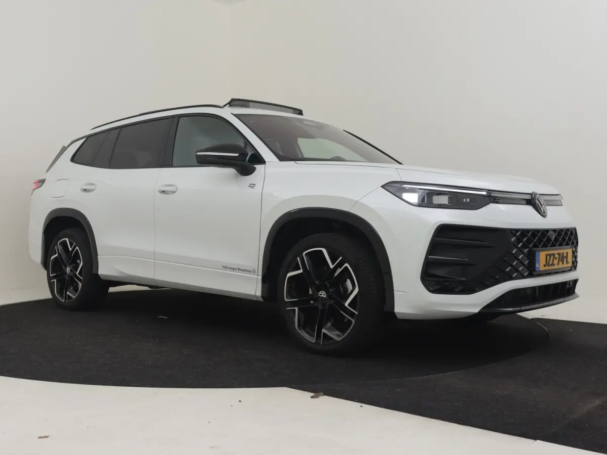 1.5 eHybrid R-Line Edition | Black Edition | Panoramadak | Trekhaak l Leder l Harman & Kardon l Massage l Ventilatie en verwarmde stoelen l Memory l Pano Dak l