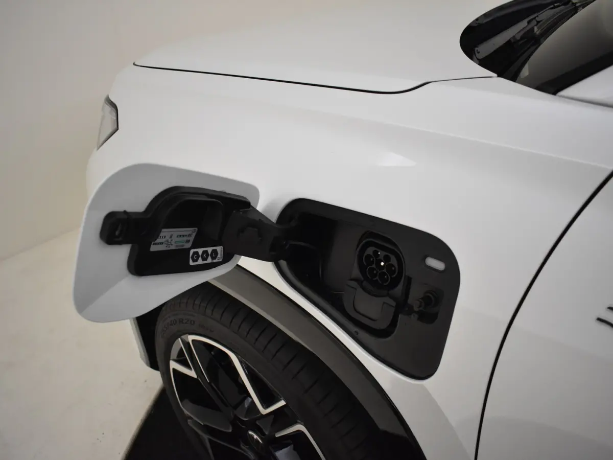 1.5 eHybrid R-Line Edition | Black Edition | Panoramadak | Trekhaak l Leder l Harman & Kardon l Massage l Ventilatie en verwarmde stoelen l Memory l Pano Dak l
