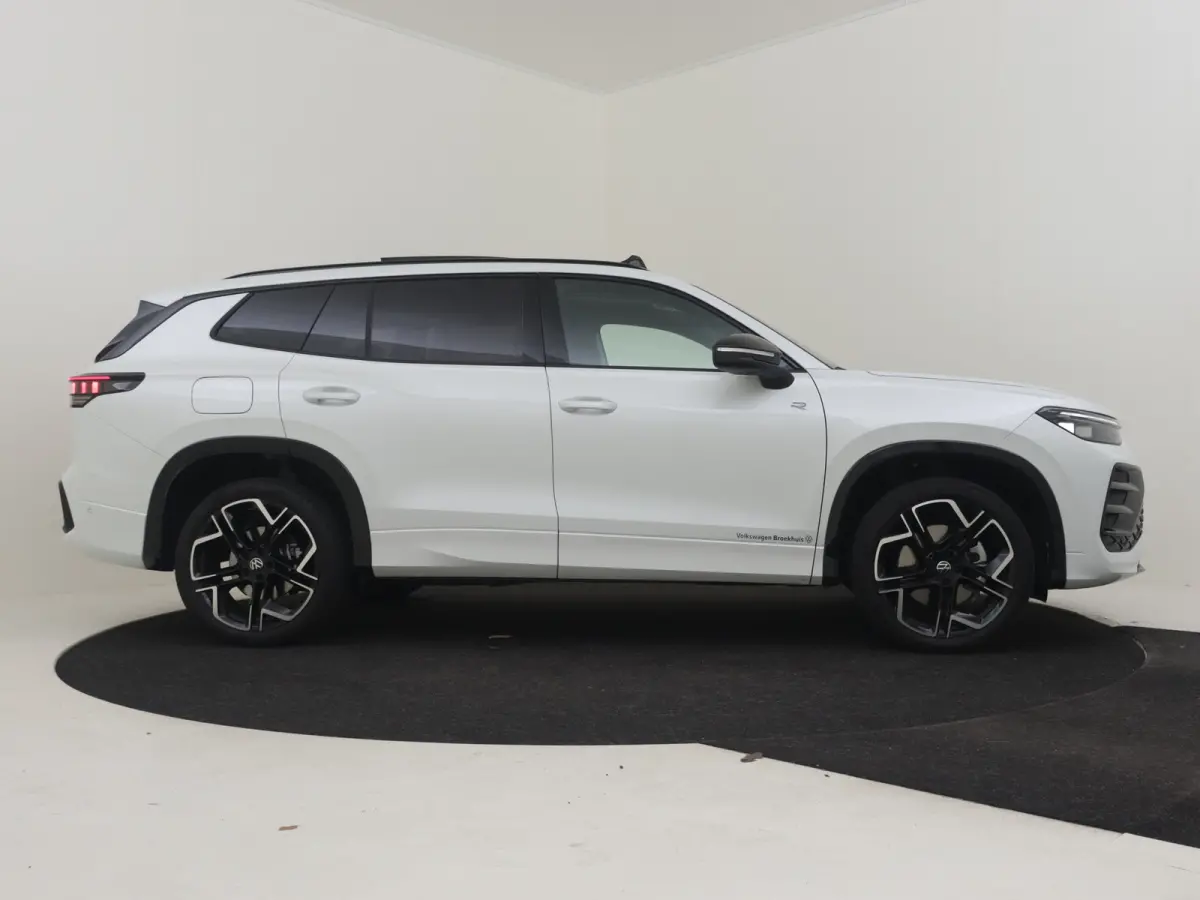 1.5 eHybrid R-Line Edition | Black Edition | Panoramadak | Trekhaak l Leder l Harman & Kardon l Massage l Ventilatie en verwarmde stoelen l Memory l Pano Dak l