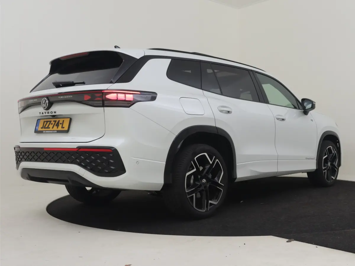1.5 eHybrid R-Line Edition | Black Edition | Panoramadak | Trekhaak l Leder l Harman & Kardon l Massage l Ventilatie en verwarmde stoelen l Memory l Pano Dak l