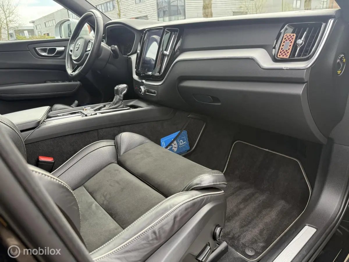 2.0 T5 AWD R-Design