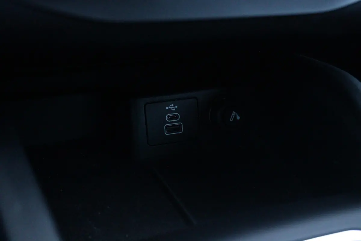 1.0 155PK AUTOMAAT Hybrid ST LINE | ALL SEASON BANDEN | NAVIGATIE | DRAADLOZE APPLE CARPLAY/ANDROID AUTO | ADAPTIVE CRUISE CONTROL | LANE ASSIST | DODEHOEK DETECTIE | PARKEERSENSOREN VOOR + 