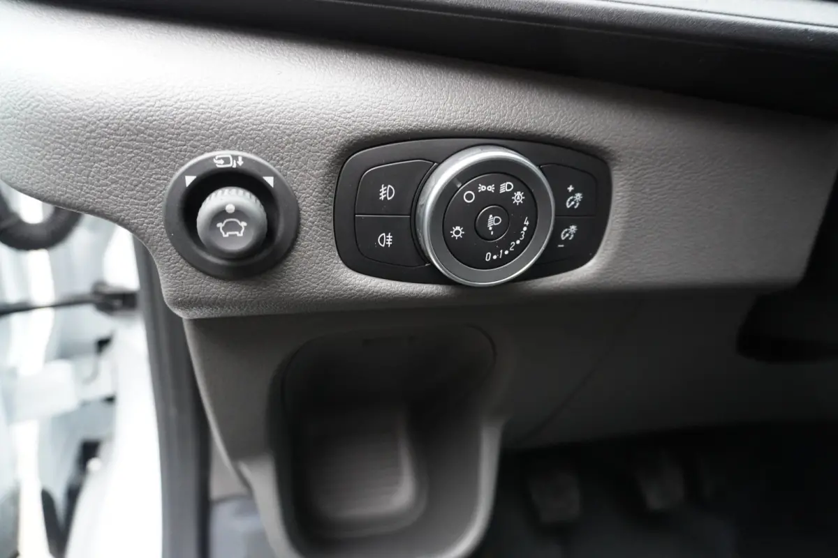 350E 2.0 TDCI 130PK L4H3 Trend Nr. V200 | Airco | Cruise | Navi | Trekhaak