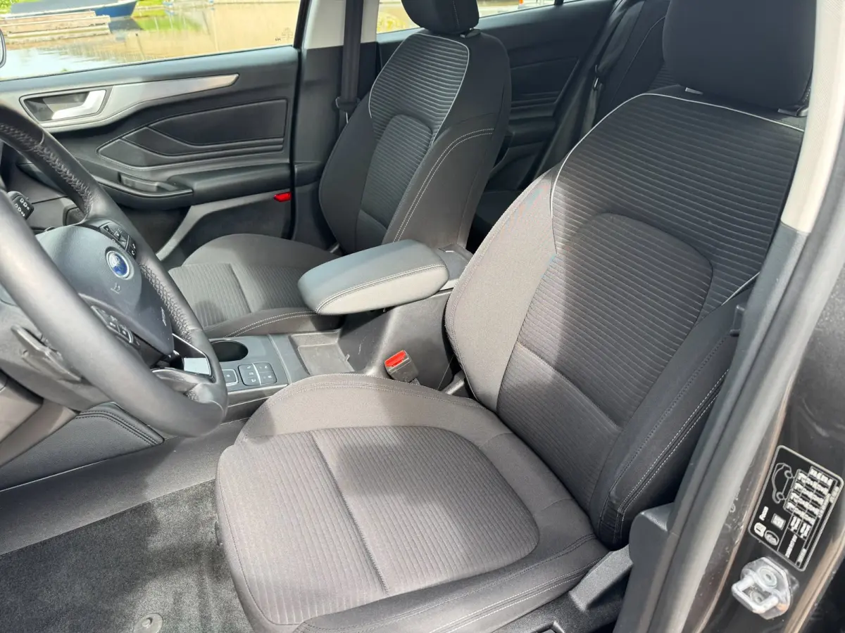 1.0 EcoBoost Titanium Business **CARPLAY + WINTER PACK + CAMERA****