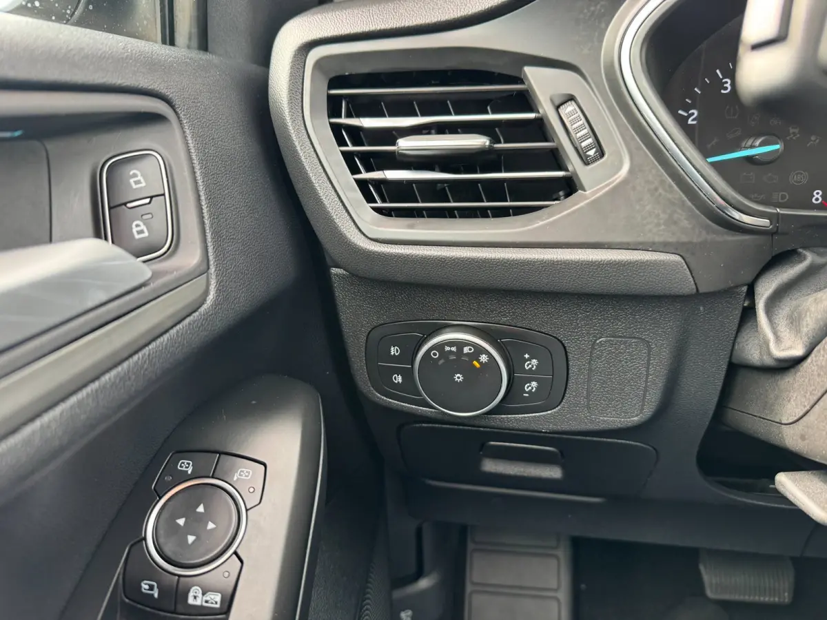1.0 EcoBoost Titanium Business **CARPLAY + WINTER PACK + CAMERA****
