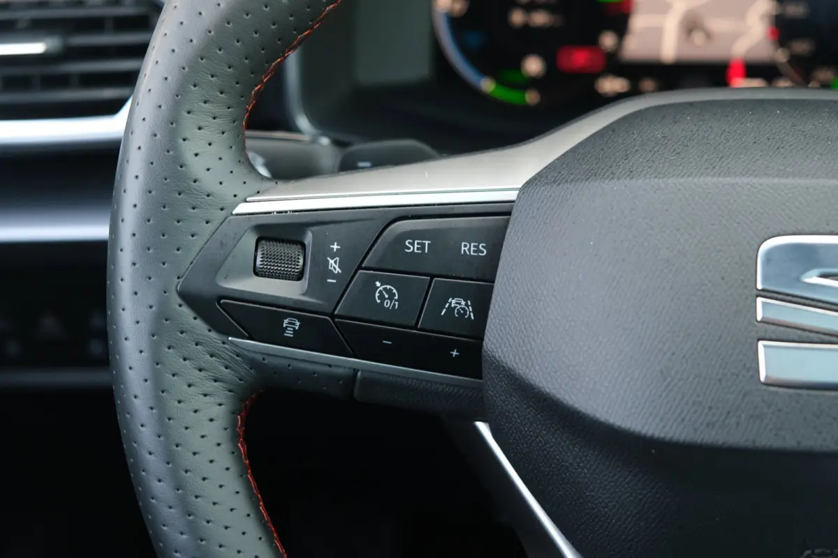 1.4 TSI eHybrid PHEV FR 204PK Pano Navi Cam ACC Led