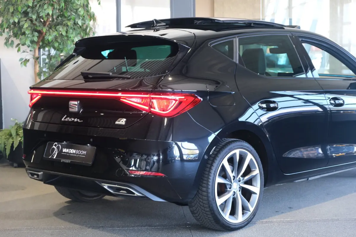 1.4 TSI eHybrid PHEV FR 204PK Pano Navi Cam ACC Led