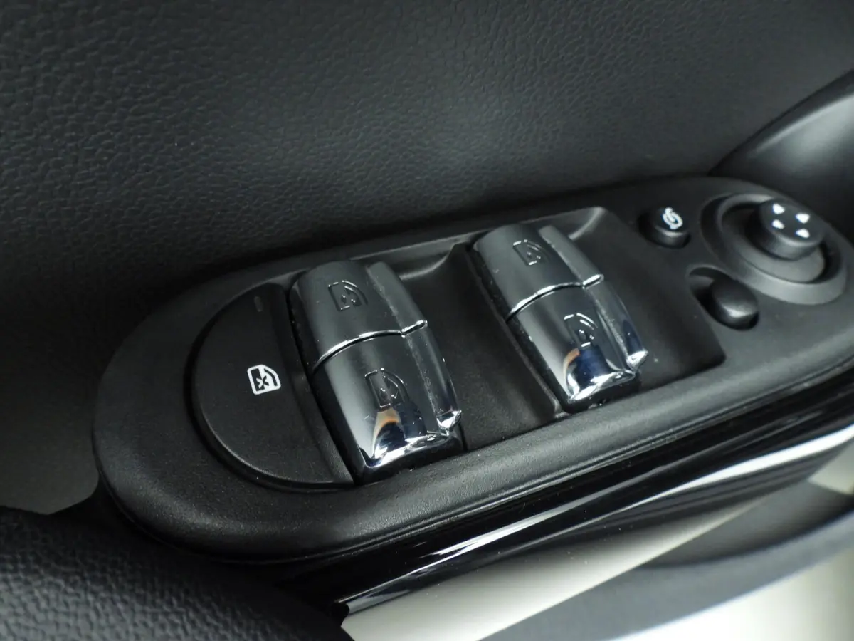 Cooper C Automaat / PDC / Climate / Cruise / LED / Getint glas / Alu wielen