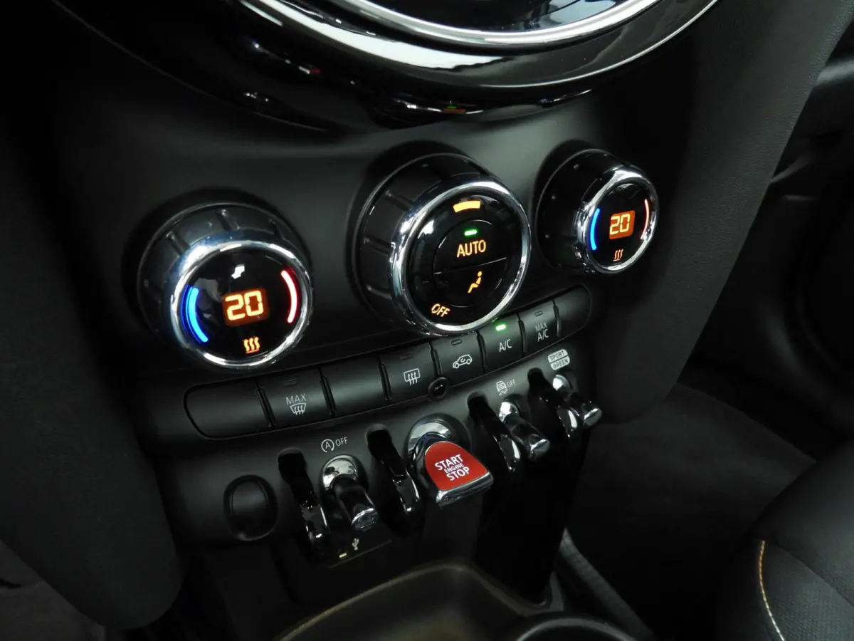 Cooper C Automaat / PDC / Climate / Cruise / LED / Getint glas / Alu wielen
