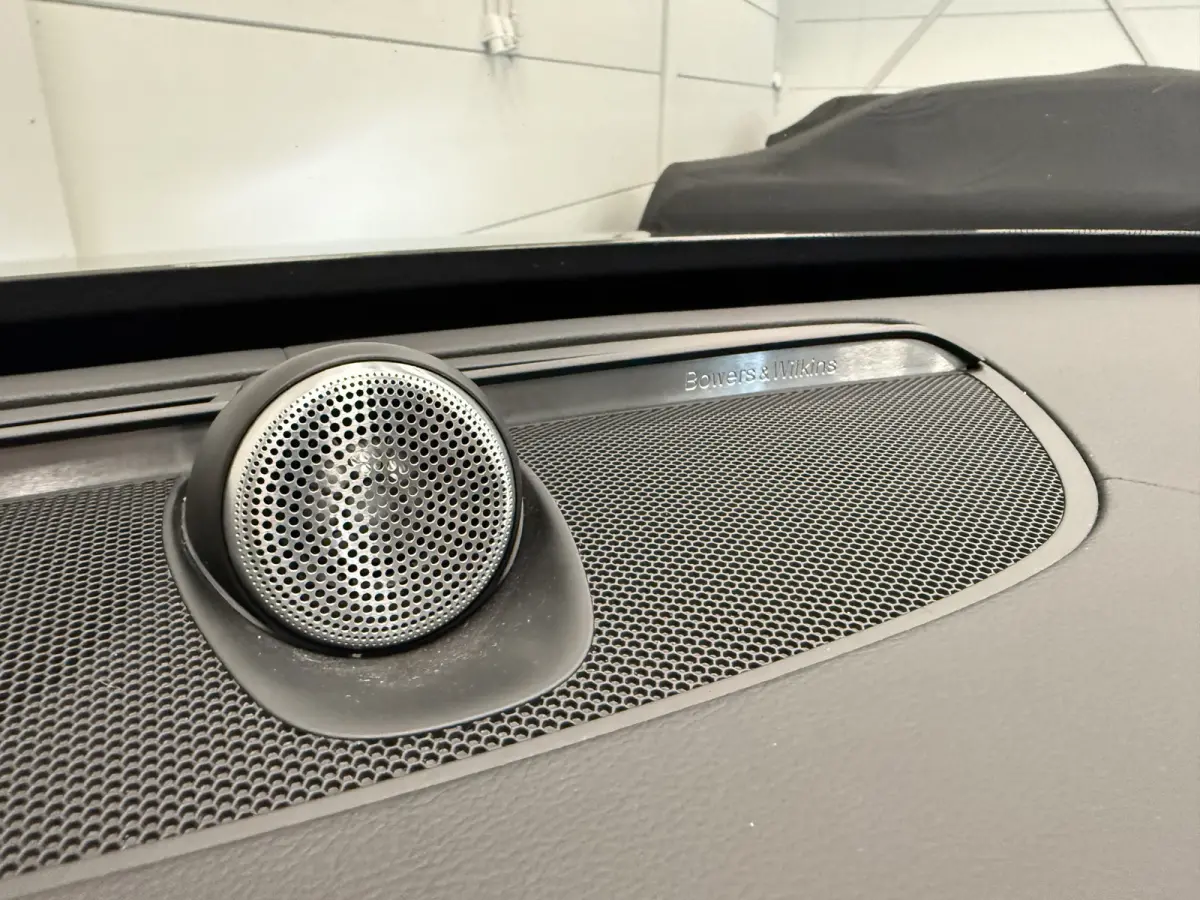 T8 Recharge AWD R-Design PANO/LUCHTVERING/B&W/SOH 100%/TREKHAAK/22"BLACK/HEAD-UP/MASSAGE+VENTILATIE/NAPPA-LEER/360CAMERA/PINE-GREY/ACC/PILOT-ASSIST/DONKERE-ALCANTARA HEMEL/VOLLEDIG VOLVO DEA