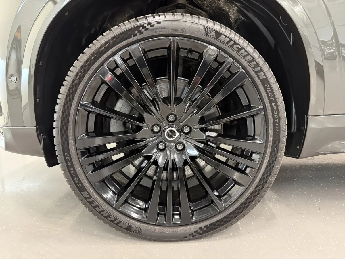 T8 Recharge AWD R-Design PANO/LUCHTVERING/B&W/SOH 100%/TREKHAAK/22"BLACK/HEAD-UP/MASSAGE+VENTILATIE/NAPPA-LEER/360CAMERA/PINE-GREY/ACC/PILOT-ASSIST/DONKERE-ALCANTARA HEMEL/VOLLEDIG VOLVO DEA
