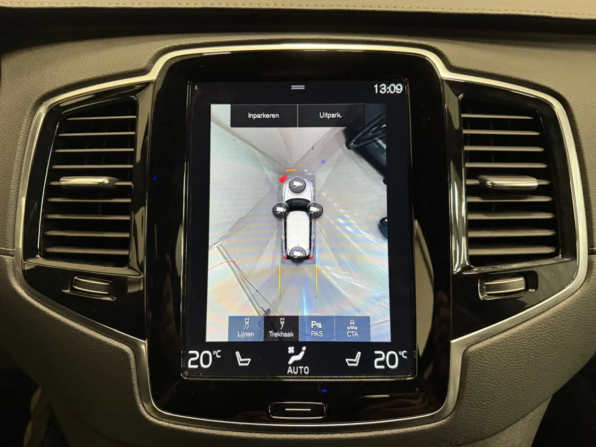 T8 Recharge AWD R-Design PANO/LUCHTVERING/B&W/SOH 100%/TREKHAAK/22"BLACK/HEAD-UP/MASSAGE+VENTILATIE/NAPPA-LEER/360CAMERA/PINE-GREY/ACC/PILOT-ASSIST/DONKERE-ALCANTARA HEMEL/VOLLEDIG VOLVO DEA