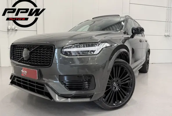 T8 Recharge AWD R-Design PANO/LUCHTVERING/B&W/SOH 100%/TREKHAAK/22"BLACK/HEAD-UP/MASSAGE+VENTILATIE/NAPPA-LEER/360CAMERA/PINE-GREY/ACC/PILOT-ASSIST/DONKERE-ALCANTARA HEMEL/VOLLEDIG VOLVO DEA