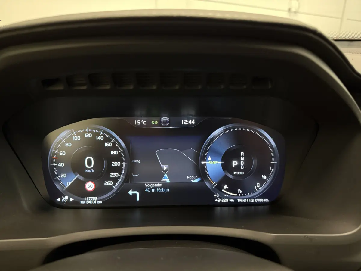 T8 Recharge AWD R-Design PANO/LUCHTVERING/B&W/SOH 100%/TREKHAAK/22"BLACK/HEAD-UP/MASSAGE+VENTILATIE/NAPPA-LEER/360CAMERA/PINE-GREY/ACC/PILOT-ASSIST/DONKERE-ALCANTARA HEMEL/VOLLEDIG VOLVO DEA