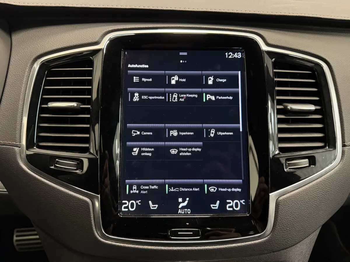 T8 Recharge AWD R-Design PANO/LUCHTVERING/B&W/SOH 100%/TREKHAAK/22"BLACK/HEAD-UP/MASSAGE+VENTILATIE/NAPPA-LEER/360CAMERA/PINE-GREY/ACC/PILOT-ASSIST/DONKERE-ALCANTARA HEMEL/VOLLEDIG VOLVO DEA